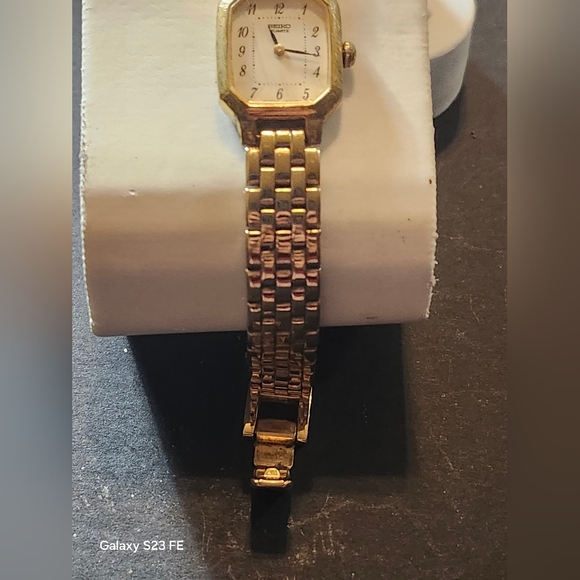 Vintage 80s or 90s Seiko Tank Watch V400-5608 - Picture 3 of 8